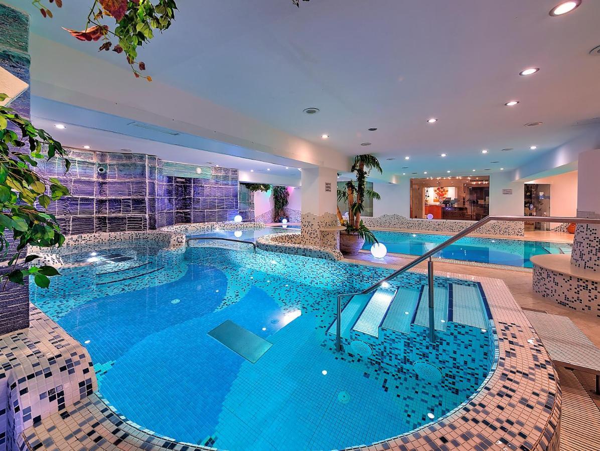 Luna Wellness Hotel Folgarida Eksteriør bilde